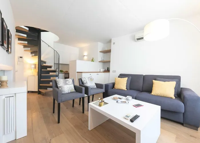 Bravissimo Portal Nou, With Private Garage Appartement *
