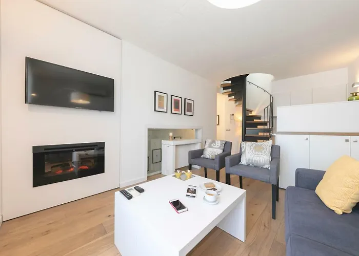 Bravissimo Portal Nou, With Private Garage 公寓 *