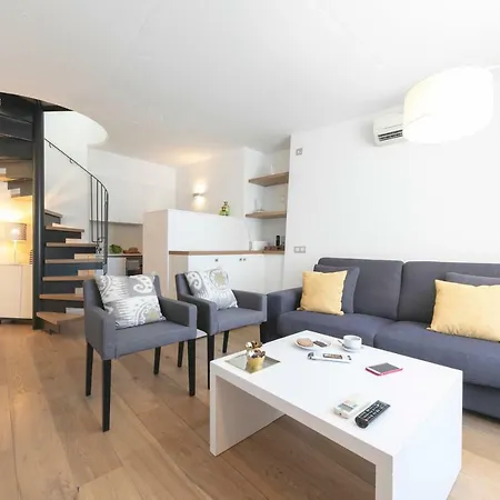 Bravissimo Portal Nou, With Private Garage アパート *